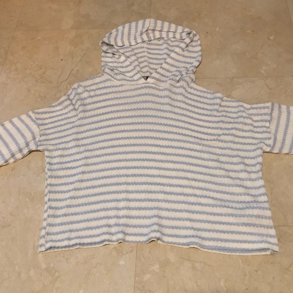 Forever 21 Tops - Stripped cropped hoodie